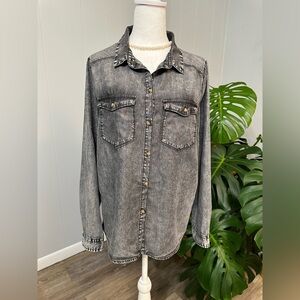 🛍️ men Vigoss fade black button down shirt 
Size : “check the measurements”